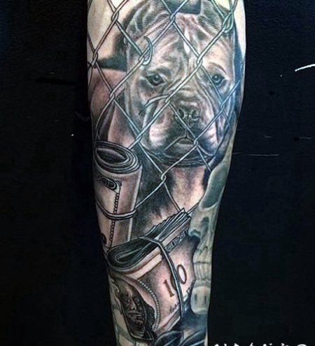 手臂狗和美元写实纹身图案