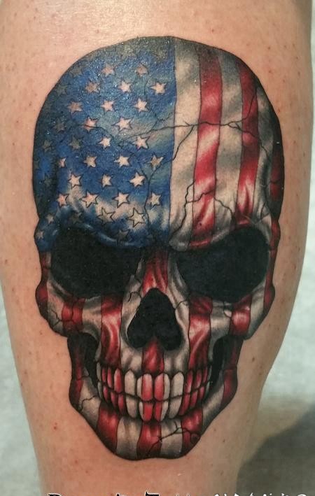 彩色插图风格的骷髅结合美国国旗纹身图案