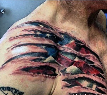 肩部五彩的撕皮玫瑰国旗纹身图案