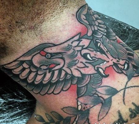 old school颈部传统美国鹰彩色纹身图案