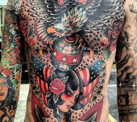 腹部传统风格的彩色鹰与女人肖像纹身图案