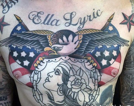胸部old schoo美国国旗与鹰和女郎纹身图案