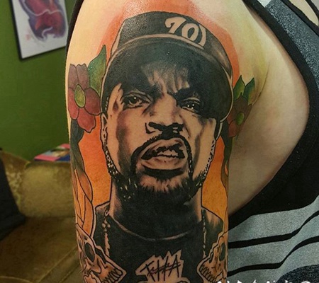 彩色美国著名歌手肖像和字母手臂纹身图案