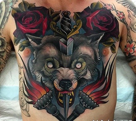 胸部美国传统彩色狼与匕首和火把纹身图案