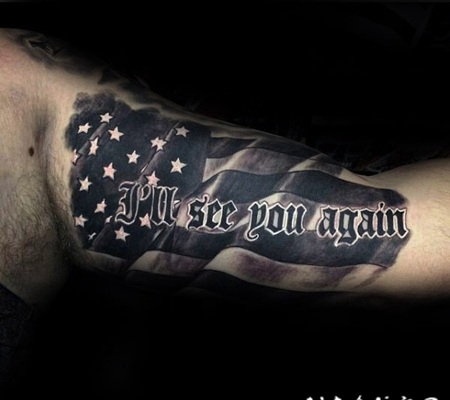 手臂美国国旗与英文字母纹身图案