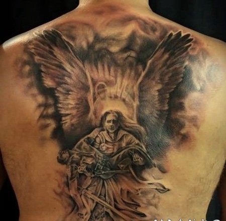 背部惊人伟大的天使救世主纹身图案