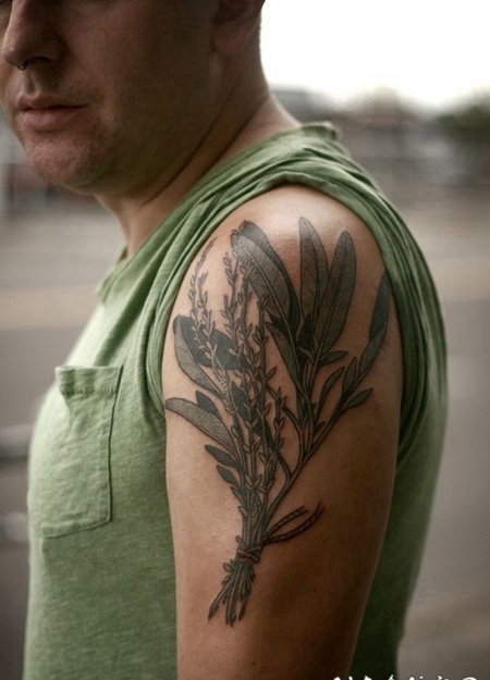 男性手臂个性的野花纹身图案