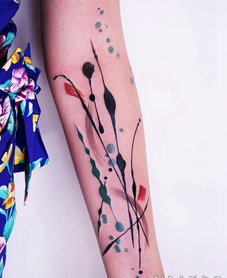 手臂抽象的各种色彩纹身图案