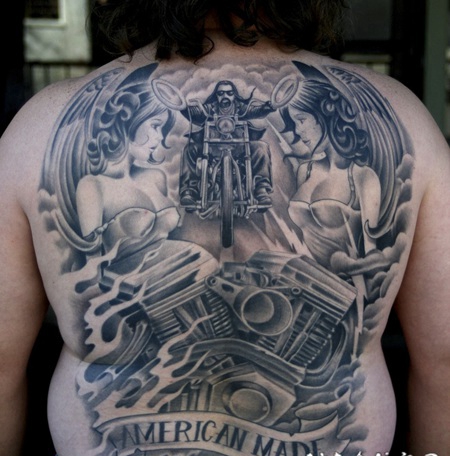 满背黑灰创意的机车主题纹身图案