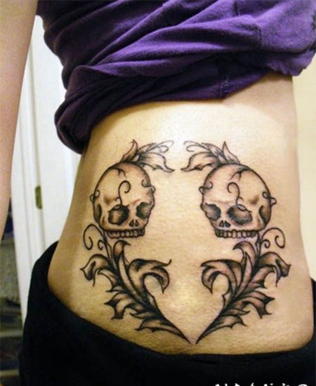心形的骷髅藤蔓黑色纹身图案