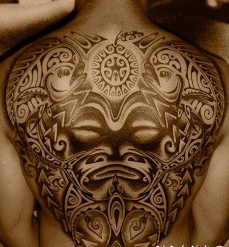 背部波利尼西亚图腾标志纹身图案