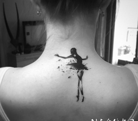 灵魂舞者，后背个性舞者图腾纹身