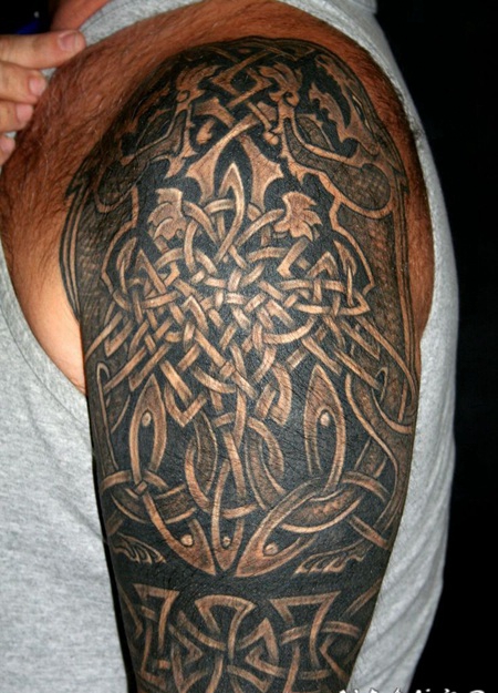手臂神奇的凯尔特结纹身图案