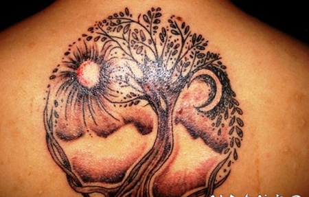 神奇的树太阳和月亮背部纹身图案