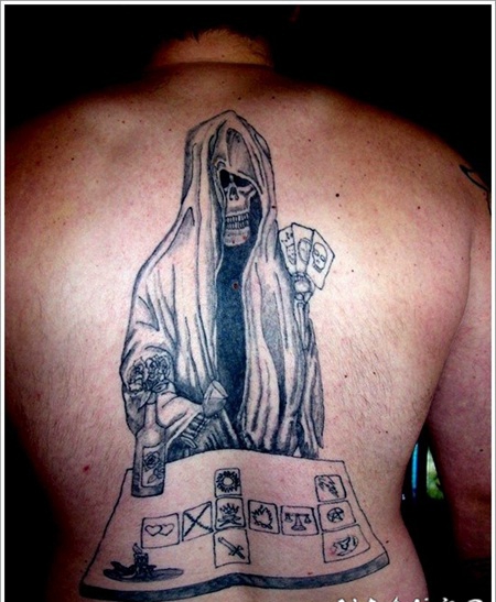 背部死神和扑克牌个性纹身图案