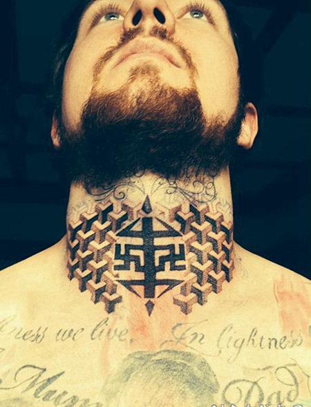 男性颈部3D惊人的几何纹身图案