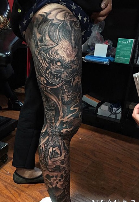 龙临天下，霸气神龙花腿纹身