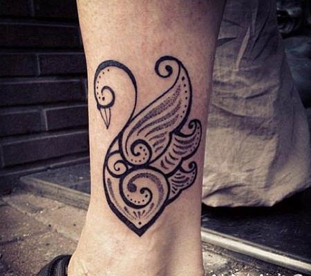 小腿惊人的部落黑色天鹅纹身图案