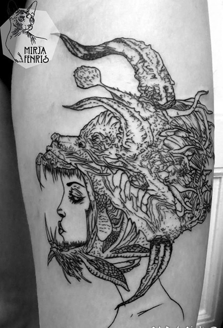 黑色线条点刺女人与外星头盔纹身图案