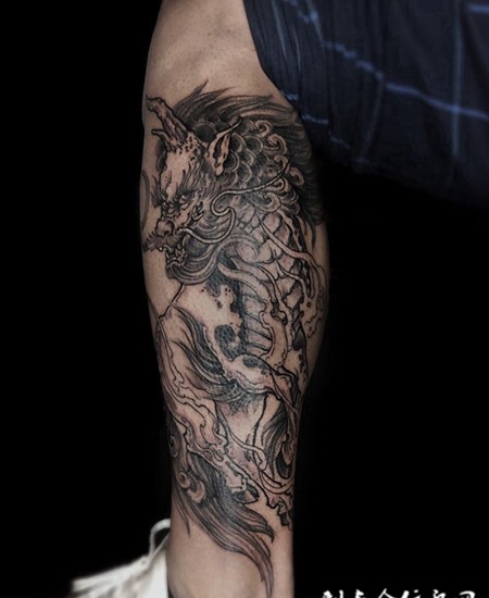 瑞兽腾飞，小腿个性麒麟纹身