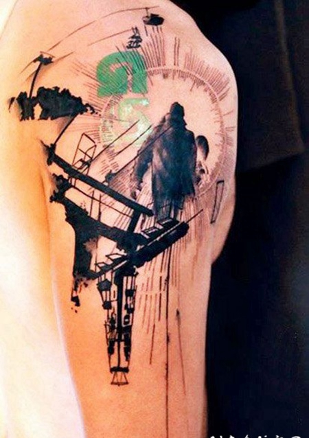 手臂黑色的人物与建筑纹身图案