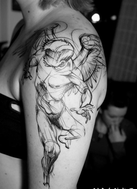 肩部抽象风格的黑色线条天使纹身图案