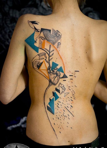 女生背部抽象风格的彩绘几何纹身图案
