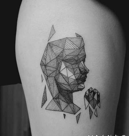 大腿上抽象风格黑白线条几何人像纹身图案