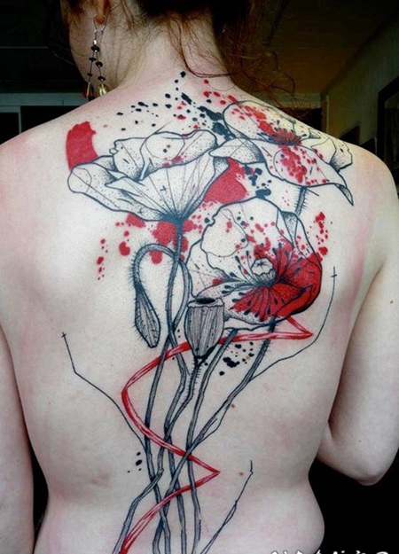 背部写实风格彩色罂粟花和泼墨纹身图案
