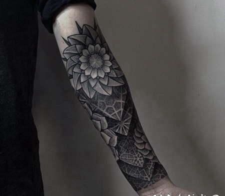 手臂灰色的抽象的装饰花卉纹身图案