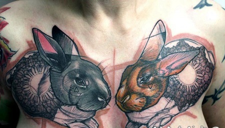 女士胸部惊人的抽象兔子纹身图案