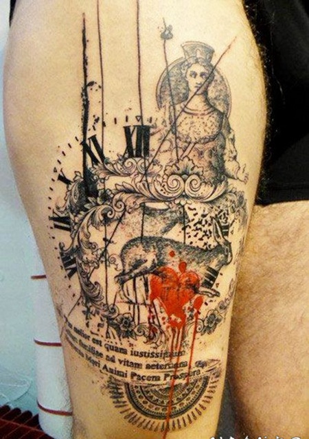 大腿抽象的时钟和字母心形纹身图案