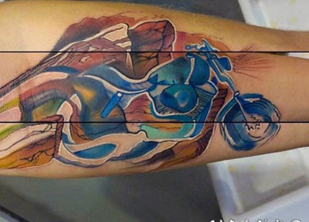 手臂抽象风格水彩画小自行车纹身图案