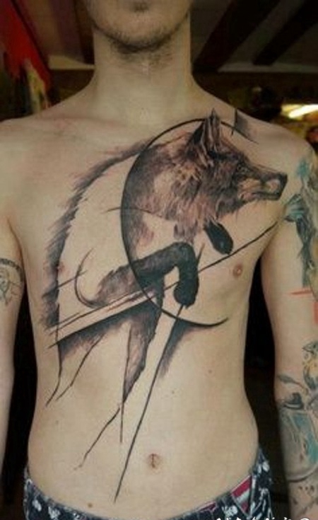 胸部抽象风格的狼纹身图案