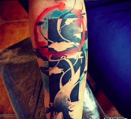 手臂彩色的抽象树个性纹身图案