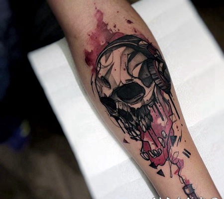 手臂抽象风格的五彩损坏骷髅纹身图案