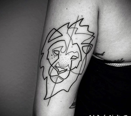 手臂黑色线条抽象的狮子头纹身图案