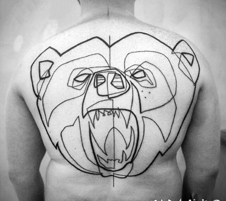 背部抽象风格的黑色线条熊头纹身图案