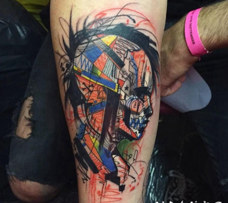 手臂各种颜色的女人画像纹身图案