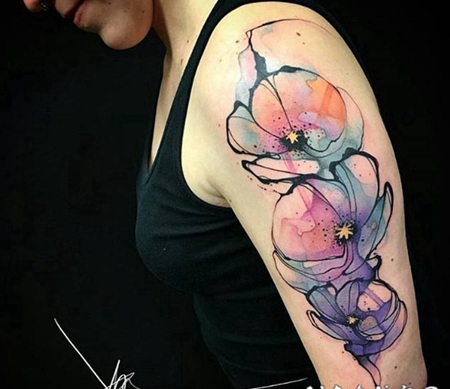 手臂抽象风格美丽的水彩花朵纹身图案