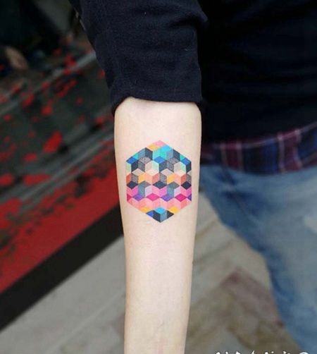 手臂五彩抽象几何纹身图案
