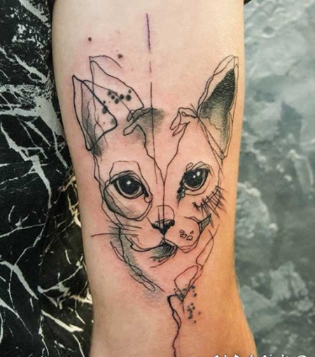手背抽象风格黑色猫头纹身图案