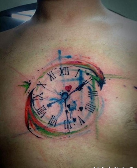 胸部抽象风格的彩色神秘时钟纹身图案