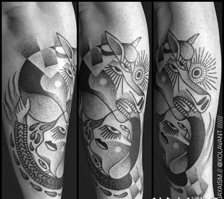 手背抽象风格黑白人和动物与太阳纹身图案
