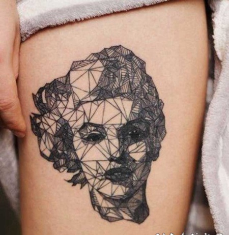大腿抽象风格的几何黑色玛丽莲梦露肖像纹身图案