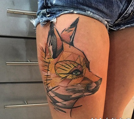 大腿抽象风格手绘自然狐狸纹身图案