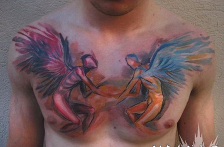 胸部令人难以置信的五彩斑斓天使和恶魔纹身图案