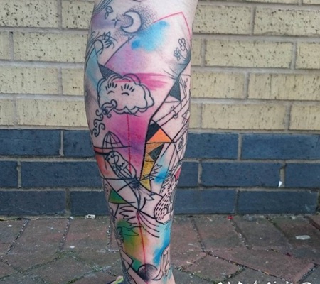 小腿抽象风格的各色卡通月亮和鲜花纹身图案