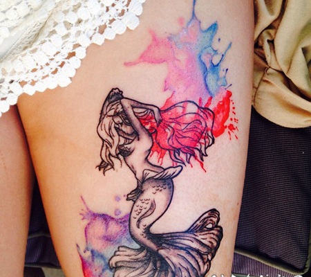 大腿抽象风格的美人鱼纹身图案