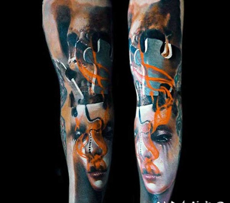 手臂抽象风格的彩色拼图和女人肖像纹身图案